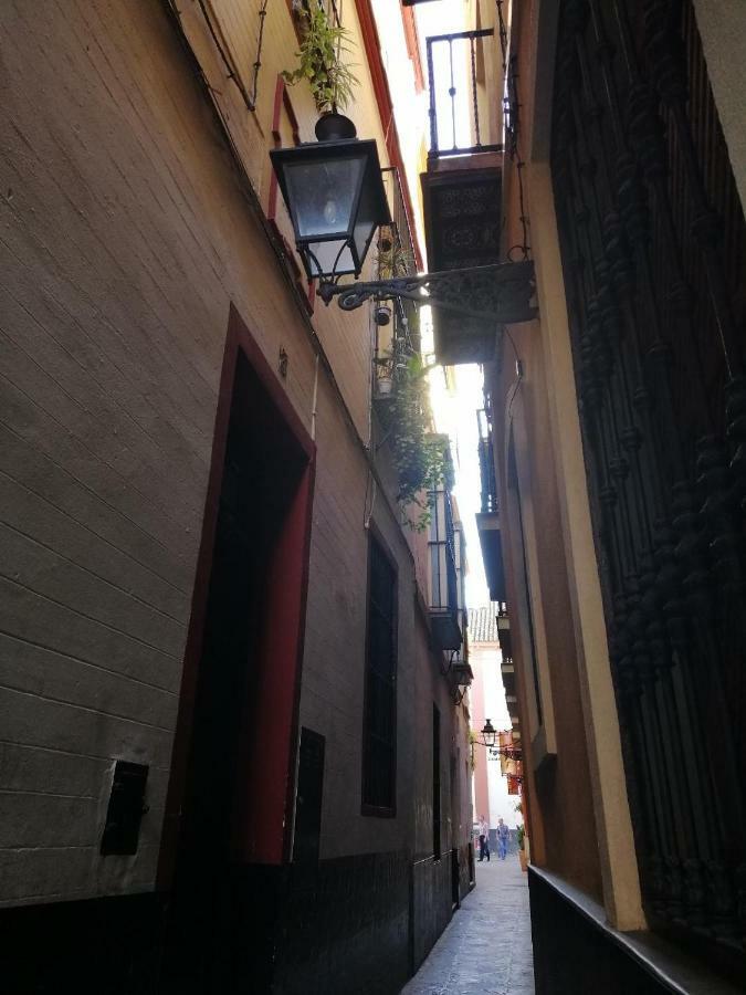 Apartamento Callejon Del Beso Sevilla Bagian luar foto